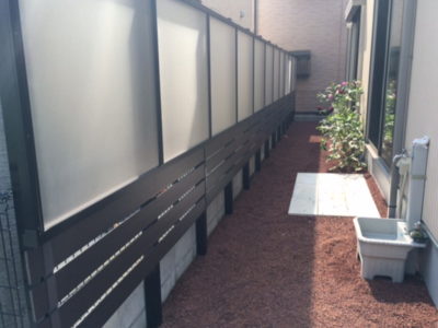 樹脂製木調＋ポリカフェンス施工例