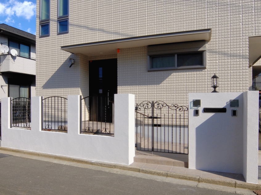 神奈川県厚木市　二世帯住宅　鋳物門扉　鋳物フェンス　