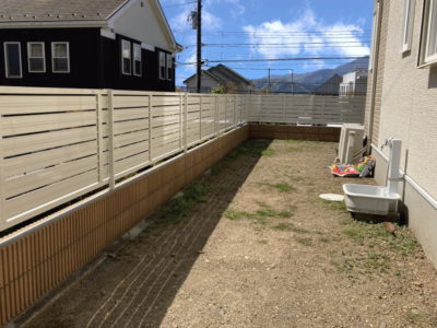 形材フェンス（横格子目隠し）施工例