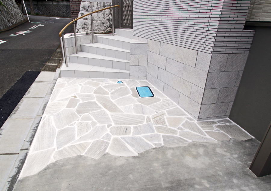 神奈川県厚木市　エクステリアパル　階段手摺　自然石　アプローチ施工例　カーポート連結　高基礎の外構　白いフェンス　47