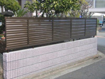 形材アルミフェンス（目隠し）施工例