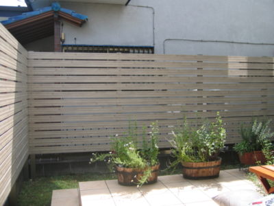 アルミ形材（木調板）施工例