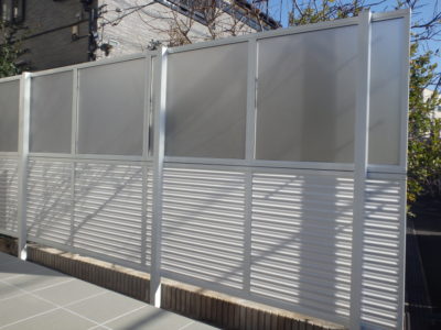 形材アルミ＋ポリカパネルフェンス施工例