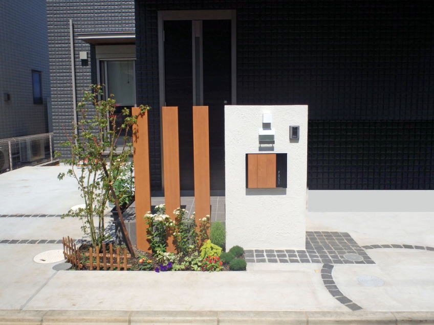 神奈川県厚木市　外構工事　門柱　外壁材　木調のポスト　ピンコロ　和風　モダン