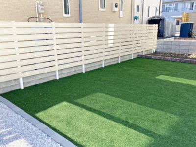 フェンス施工例　神奈川県エクステリア専門店　外構工事　見積　価格　目隠しフェンス1