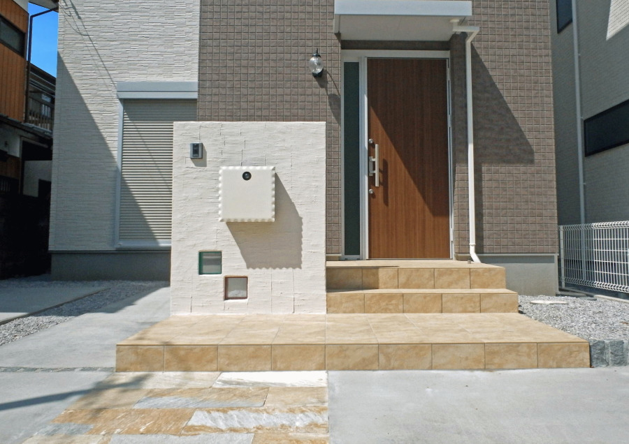 神奈川県厚木市　新築外構工事施工例　ガラスブロック　自然石アプロ―チ　自然石平板　