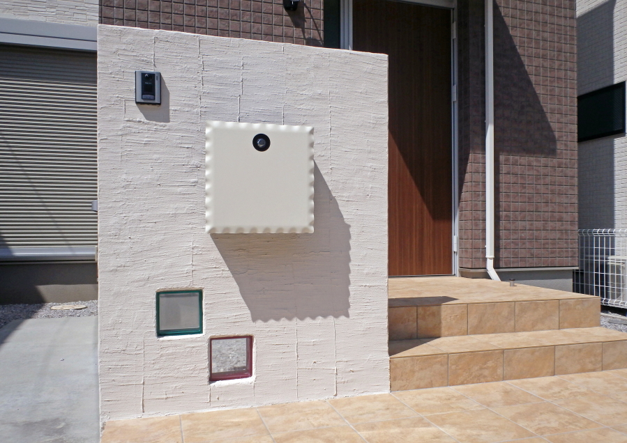 神奈川県厚木市　新築外構工事施工例　ガラスブロック　自然石アプロ―チ　自然石平板　1