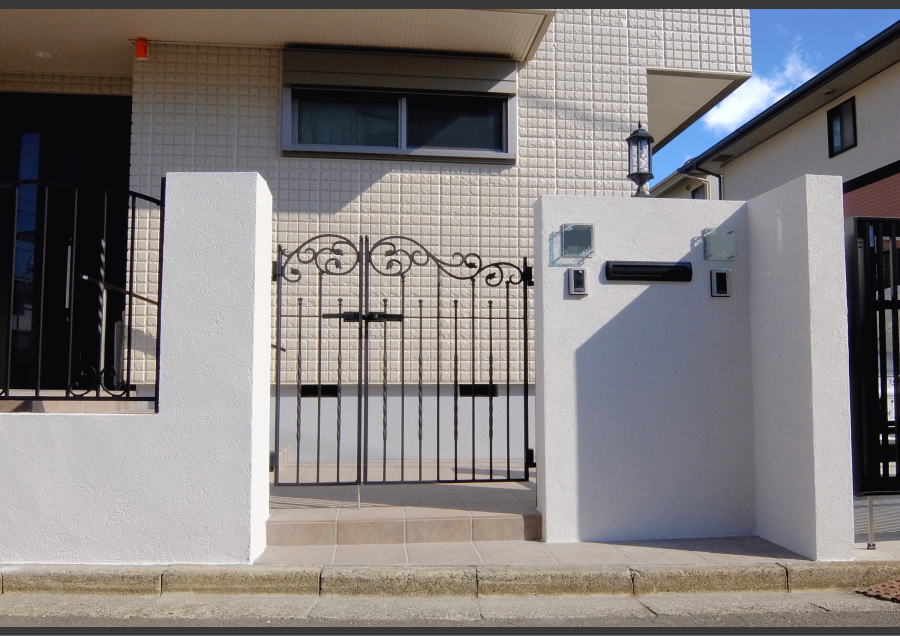 神奈川県厚木市　ヨーロピアン風　白が基調の外構　クローズスタイル　閉鎖型外構4