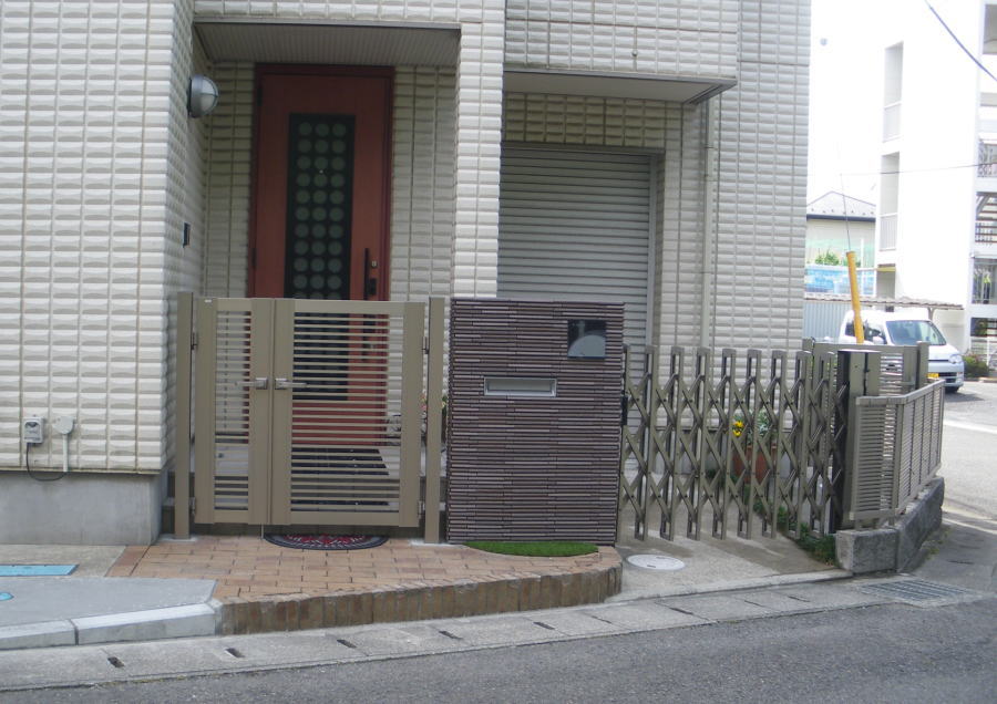 神奈川県門周り施工例　門柱を新しく　タイル貼