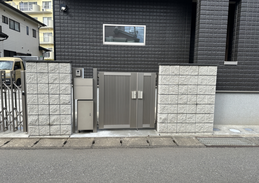 神奈川県厚木市　新築外構　機能門柱FS　宅配ボックス