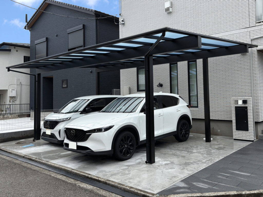 カーポート施工例　YKK　2.5台用　アプローチに屋根　雨避け　2025