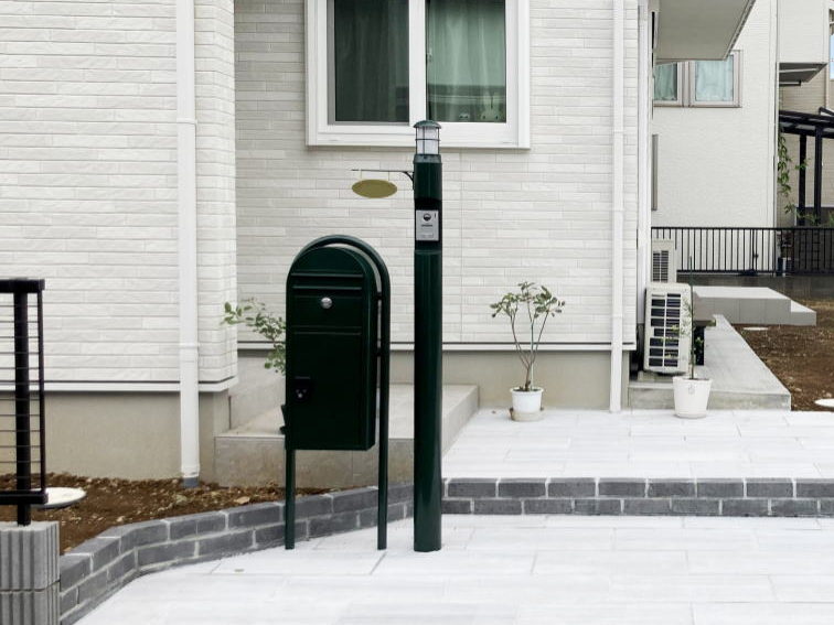 神奈川県外構施工例 ポスト・機能門柱施工例　宅配ボックス施工例　セキスイ　ボンボビ