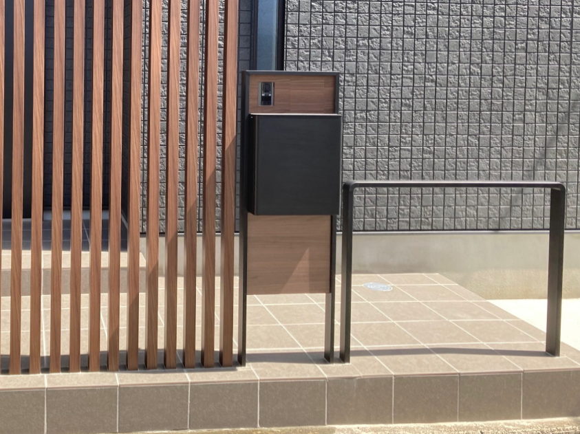 神奈川県外構施工例 ポスト・機能門柱施工例　宅配ボックス施工例　おしゃれな門柱