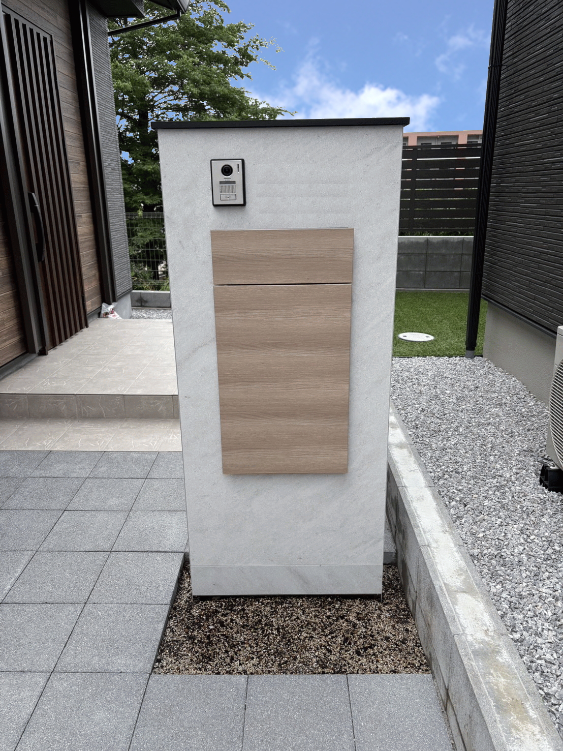 神奈川県座間市　新築外構工事　ガーデンテラス施工例　目隠しフェンス施工例　人工芝　宅配ボックス1234567