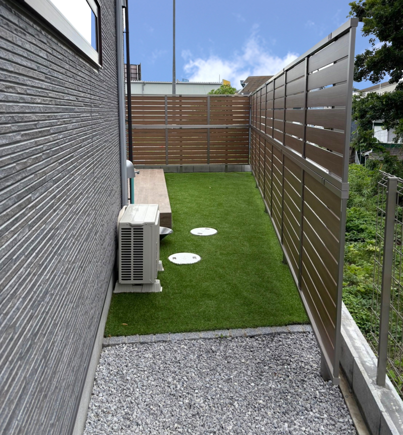 神奈川県座間市　新築外構工事　ガーデンテラス施工例　目隠しフェンス施工例　人工芝　宅配ボックス12