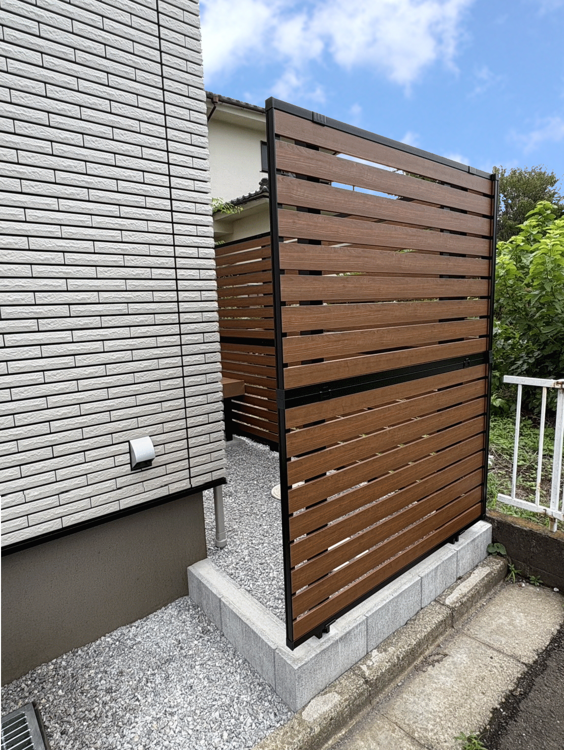 厚木市新築外構工事H様邸１０３カーポーリコンクリート平板目隠しフェンス施工例 (4)