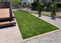 人工木デッキ>>ヴィラウッド(三協アルミ)
人工芝>>ジオターフⅡ(Onlyone) 庭施工例 K様邸