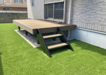 *人工木デッキ>>樹ら楽ステージ(LIXIL)
人工芝>>ジオターフ2(Onlyone) 庭工事施工例 神奈川県 人工芝施工例 人工木デッキ施工例 テラスタイル施工例1