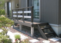 人工木デッキ>>お木に入り(三協HK) 庭工事施工例 神奈川県 人工芝施工例 人工木デッキ施工例 テラスタイル施工例1