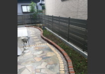 *自然石>>エルドラドクォーツ(メイクランド)*レンガ>>ロイヤルパインブリック(SBIC) 庭工事施工例 神奈川県 人工芝施工例 人工木デッキ施工例 テラスタイル施工例1