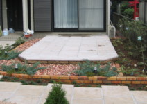 *コンクリート平板>>アクシアトラッド(SBIC)) 庭工事施工例 神奈川県 人工芝施工例 人工木デッキ施工例 テラスタイル施工例1