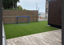 人工芝>>Mターフproプレミアム(メイクランド)
目隠しフェンス>>フェンスAB YS3型(LIXIL)
タイル>>スコティッシュウッド(メイクランド) 庭工事施工例-K様邸