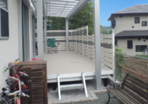 *人工木デッキ>>ラステラ(三協EX)*テラス>>エフルージュ大型テラス(YKKap) 庭工事施工例 神奈川県 人工芝施工例 人工木デッキ施工例 テラスタイル施工例1