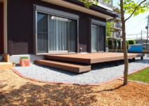 *人工木デッキ>>お木にり(三協HK) 庭工事施工例 神奈川県 人工芝施工例 人工木デッキ施工例 テラスタイル施工例1