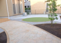 *人工芝>>リアルグラス人工芝(Onlyone) 庭工事施工例 神奈川県 人工芝施工例 人工木デッキ施工例 テラスタイル施工例1