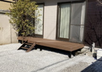 *人工木デッキ>>かなで(三協HK) 庭工事施工例 神奈川県 人工芝施工例 人工木デッキ施工例 テラスタイル施工例1