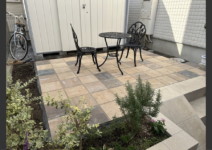 *タイル>>エルシードⅡ(ニッタイ)
*平板>>パエリア(SBIC) 庭工事施工例-T様邸