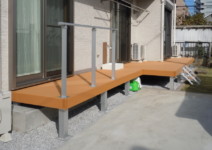 *人工木デッキ>>お木に入り(三協HK)*高麗芝 庭工事施工例 神奈川県 人工芝施工例 人工木デッキ施工例 テラスタイル施工例1