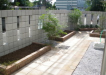 *レンガ>>ショコラブリック(SBIC)*自然石>>ラジャスターン(SBIC) 庭工事施工例 神奈川県 人工芝施工例 人工木デッキ施工例 テラスタイル施工例1