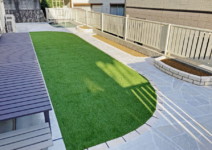 *自然石>>エルドラドクォーツ(メイクランド)
*レンガ>>ショコラブリック(SBIC)*人工芝>>ジオターフⅡ(Onlyone) 庭工事施工例 神奈川県 人工芝施工例 人工木デッキ施工例 テラスタイル施工例1