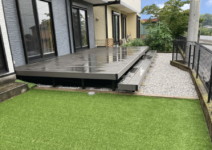*人工芝>>ジオターフ2(Onlyone)*人工木デッキ>>かなで(三協HK) 庭工事施工例 神奈川県 人工芝施工例 人工木デッキ施工例 テラスタイル施工例1